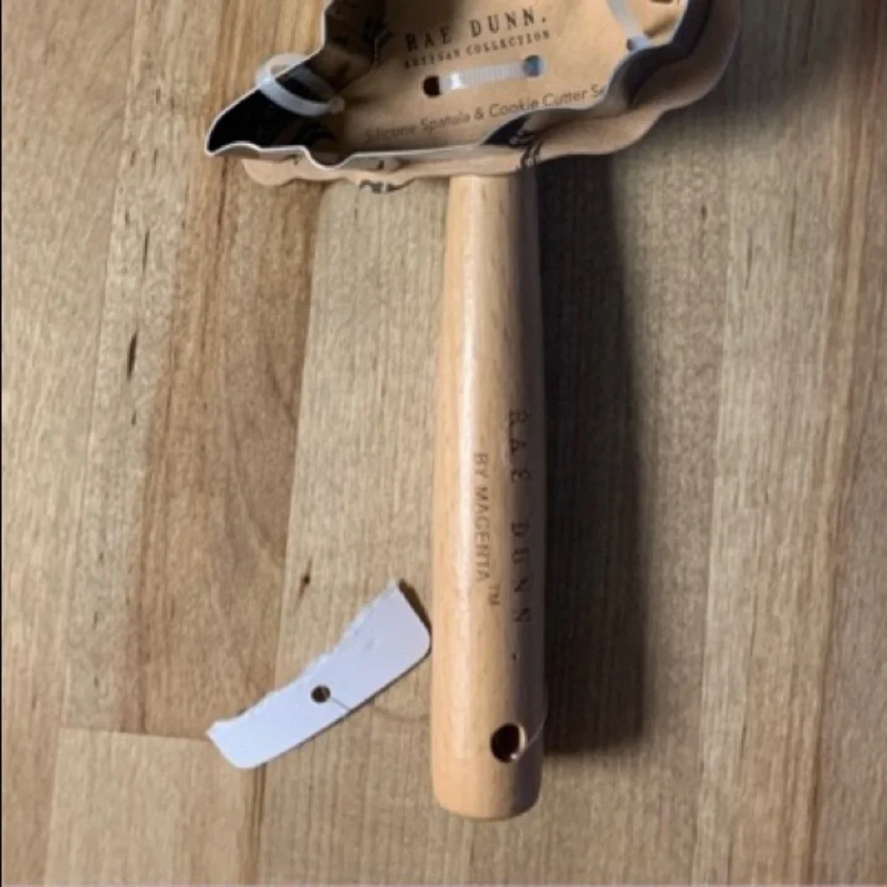 RAE DUNN “HOCUS POCUS” SPATULA COOKIE CUTTER SET
